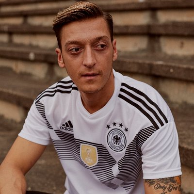 Tysklands verdensmester Mesut Özil bærer nr. 10